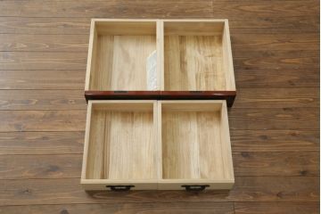 中古　欅産業　漆塗り　朱塗り　脚付きリメイク　黒い金具とのコントラストが美しい仙台箪笥(小箪笥、引き出し、収納箪笥)(定価約80万円)(R-068956)