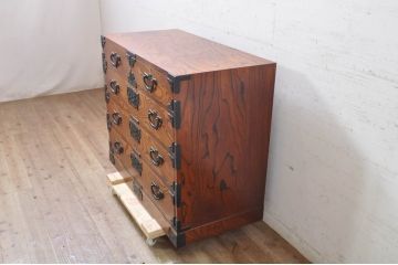 中古　岩谷堂箪笥　はっきりとした杢目と存在感のある金具が美しい衣装箪笥(引き出し、収納たんす、整理箪笥、和タンス、サイドチェスト、サイドボード)(R-068957)