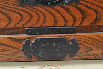 中古　岩谷堂箪笥　はっきりとした杢目と存在感のある金具が美しい衣装箪笥(引き出し、収納たんす、整理箪笥、和タンス、サイドチェスト、サイドボード)(R-068957)