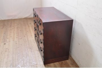 中古　岩谷堂箪笥　台輪付き　重厚かつ上品な佇まいの衣装箪笥(ローチェスト、ローボード、サイドボード、リビングボード、引き出し、和タンス、収納たんす)(R-068960)