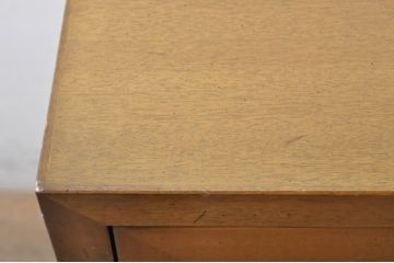 中古　カリモク　domani(ドマーニ)　Morganton(モーガントン)　希少なライトコニャック色　ゴールドの引手が高級感を演出するドロワーチェスト(引き出し、サイドチェスト)(R-068964)
