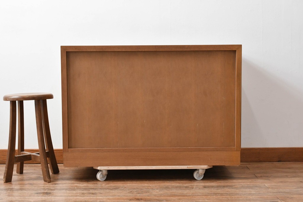 中古　カリモク　domani(ドマーニ)　Morganton(モーガントン)　希少なライトコニャック色　ゴールドの引手が高級感を演出するドロワーチェスト　(R-068964)