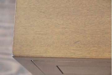 中古　カリモク　domani(ドマーニ)　Morganton(モーガントン)　希少なライトコニャック色　ゴールドの引手が高級感を演出するドロワーチェスト　(R-068964)