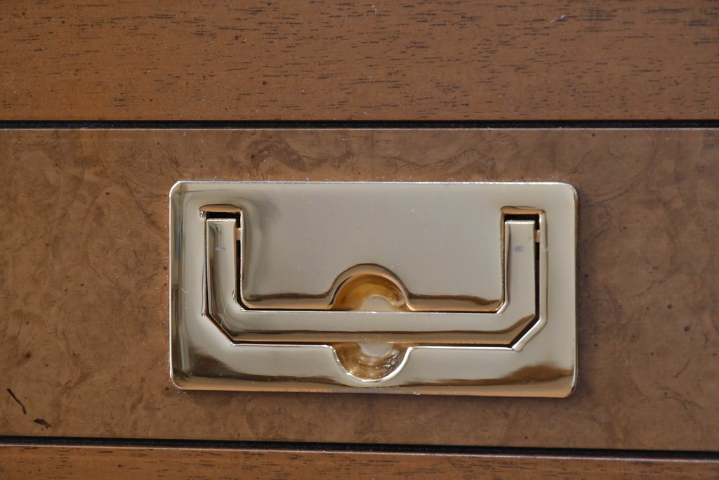 中古　カリモク　domani(ドマーニ)　Morganton(モーガントン)　希少なライトコニャック色　ゴールドの引手が高級感を演出するドロワーチェスト　(R-068964)