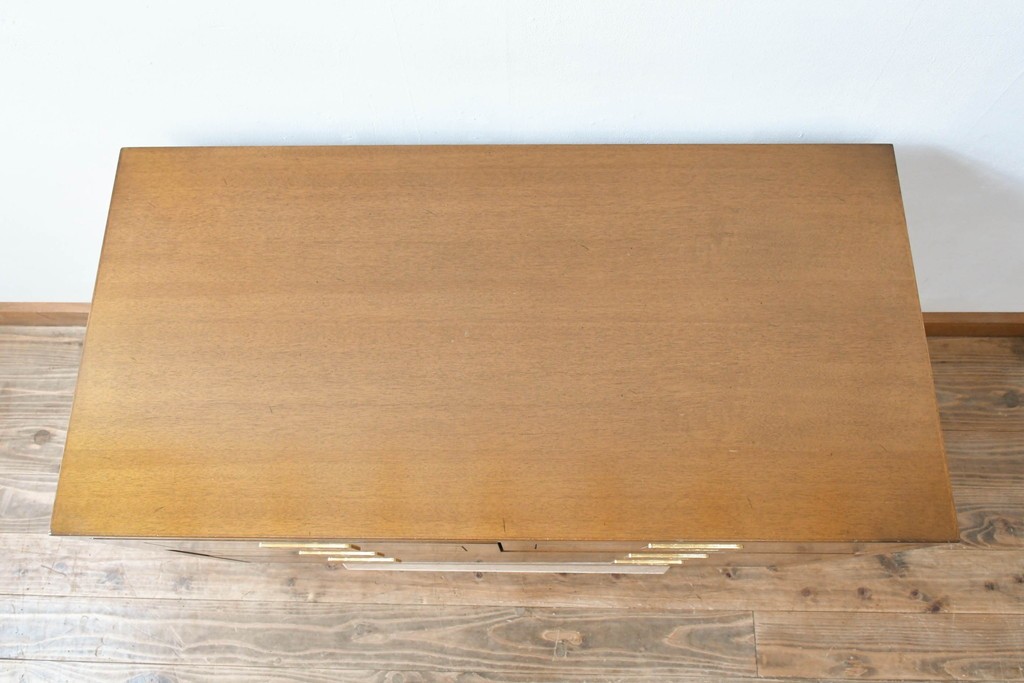 中古　カリモク　domani(ドマーニ)　Morganton(モーガントン)　希少なライトコニャック色　ゴールドの引手が高級感を演出するドロワーチェスト　(R-068964)