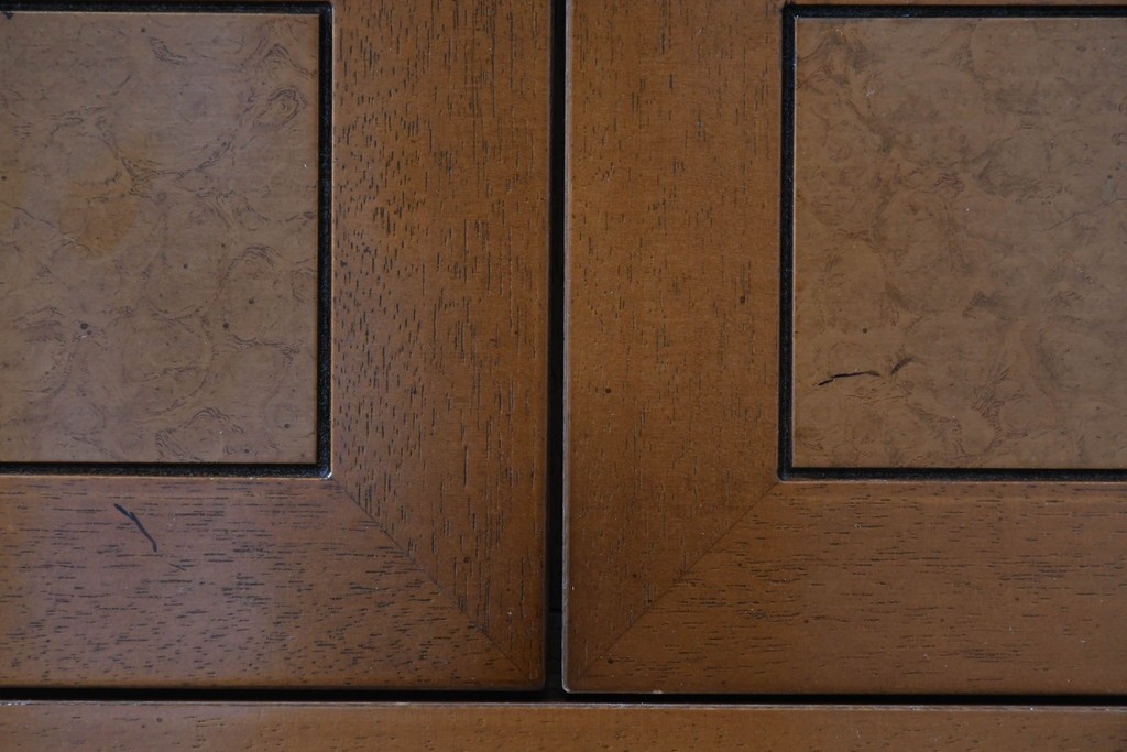 中古　カリモク　domani(ドマーニ)　Morganton(モーガントン)　希少なライトコニャック色　ゴールドの引手が高級感を演出するドロワーチェスト　(R-068964)