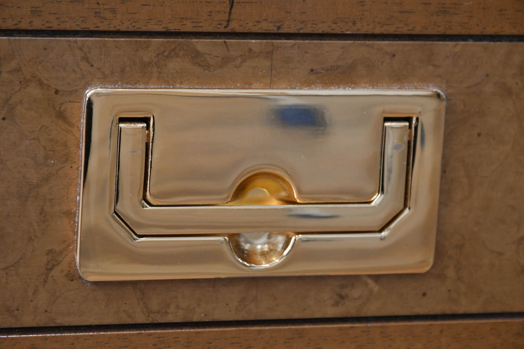 中古　カリモク　domani(ドマーニ)　Morganton(モーガントン)　希少なライトコニャック色　ゴールドの引手が高級感を演出するドロワーチェスト　(R-068964)