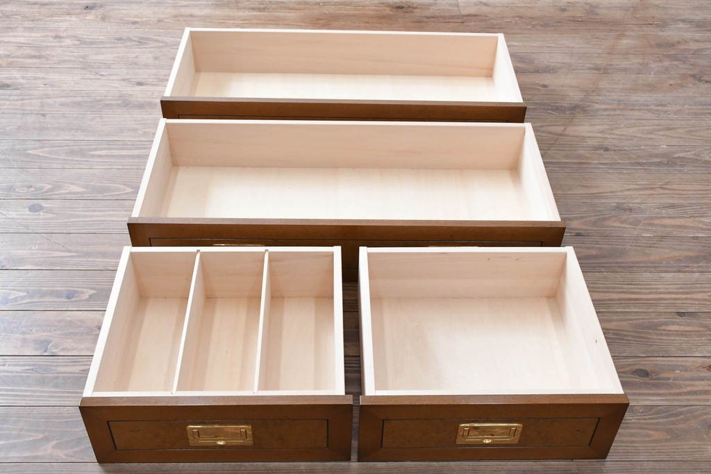 中古　カリモク　domani(ドマーニ)　Morganton(モーガントン)　希少なライトコニャック色　ゴールドの引手が高級感を演出するドロワーチェスト　(R-068964)