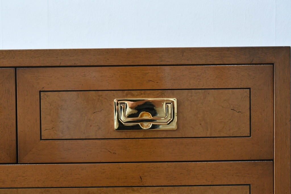 中古　カリモク　domani(ドマーニ)　Morganton(モーガントン)　希少なライトコニャック色　ゴールドの引手が高級感を演出するドロワーチェスト　(R-068964)