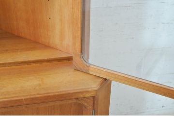 和製ビンテージ　日田工芸　チーク材　お部屋の隅をお洒落に活用できるモダンなコーナーキャビネット(収納棚、戸棚、飾り棚、ヴィンテージ)(R-068966)
