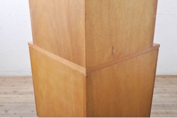 和製ビンテージ　日田工芸　チーク材　お部屋の隅をお洒落に活用できるモダンなコーナーキャビネット(収納棚、戸棚、飾り棚、ヴィンテージ)(R-068966)
