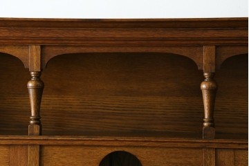 イギリスアンティーク　オーク材　立体的なガラスが魅力的なカップボード　(R-068972)