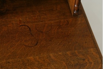 イギリスアンティーク　オーク材　立体的なガラスが魅力的なカップボード　(R-068972)