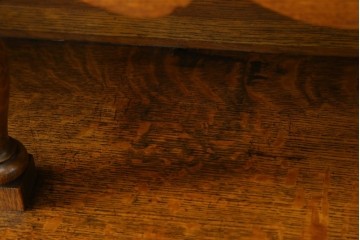 イギリスアンティーク　オーク材　立体的なガラスが魅力的なカップボード　(R-068972)