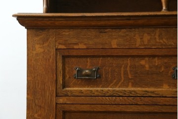 イギリスアンティーク　オーク材　立体的なガラスが魅力的なカップボード　(R-068972)