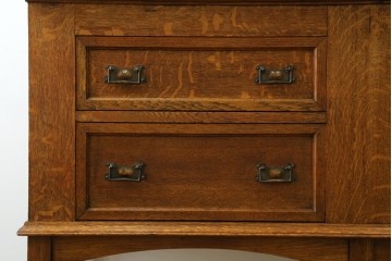 イギリスアンティーク　オーク材　立体的なガラスが魅力的なカップボード　(R-068972)
