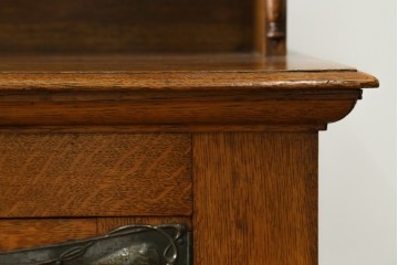 イギリスアンティーク　オーク材　立体的なガラスが魅力的なカップボード　(R-068972)