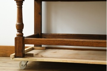 イギリスアンティーク　オーク材　立体的なガラスが魅力的なカップボード　(R-068972)
