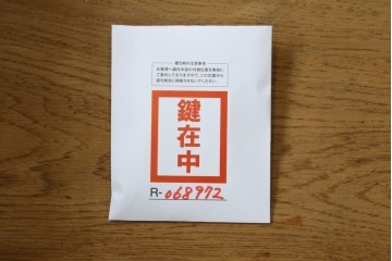 イギリスアンティーク　オーク材　立体的なガラスが魅力的なカップボード　(R-068972)