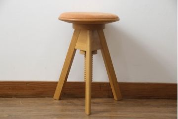 中古　美品　広松木工　どこにでも置けるシンプルなデザインが魅力のルメスツール(丸椅子、回転チェア、イス、椅子、サイドテーブル)(R-068973)