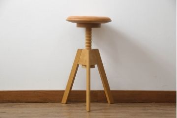 中古　美品　広松木工　どこにでも置けるシンプルなデザインが魅力のルメスツール(丸椅子、回転チェア、イス、椅子、サイドテーブル)(R-068973)