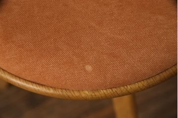 中古　美品　広松木工　どこにでも置けるシンプルなデザインが魅力のルメスツール(丸椅子、回転チェア、イス、椅子、サイドテーブル)(R-068973)