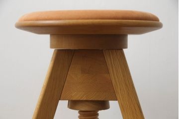 中古　美品　広松木工　どこにでも置けるシンプルなデザインが魅力のルメスツール(丸椅子、回転チェア、イス、椅子、サイドテーブル)(R-068973)