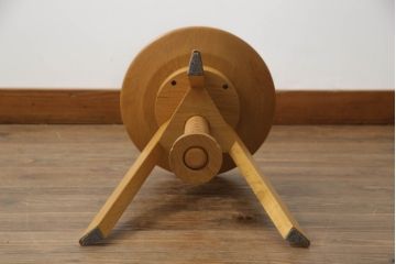 中古　美品　広松木工　どこにでも置けるシンプルなデザインが魅力のルメスツール(丸椅子、回転チェア、イス、椅子、サイドテーブル)(R-068973)