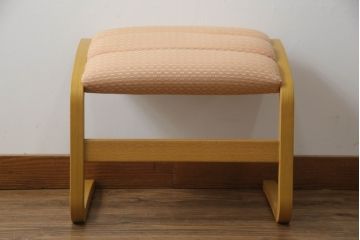 中古　天童木工(Tendo)　明るい色合いが部屋を彩るロッキングチェアとオットマンのセット(アームチェア、揺り椅子、イス、フットスツール)(定価約15万円)(R-068974)