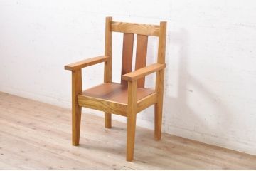 和製ビンテージ　美品　伊勢丹取り扱い　国産　職人手作り品　栗材とカリン材(花梨材)を使った高級アームチェア(板座チェア、ダイニングチェア、椅子、イス、ヴィンテージ)(R-068976)