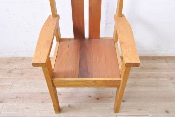 和製ビンテージ　美品　伊勢丹取り扱い　国産　職人手作り品　栗材とカリン材(花梨材)を使った高級アームチェア(板座チェア、ダイニングチェア、椅子、イス、ヴィンテージ)(R-068976)