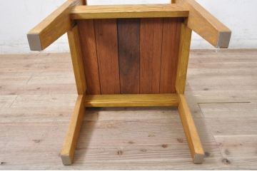 和製ビンテージ　美品　伊勢丹取り扱い　国産　職人手作り品　栗材とカリン材(花梨材)を使った高級アームチェア(板座チェア、ダイニングチェア、椅子、イス、ヴィンテージ)(R-068976)