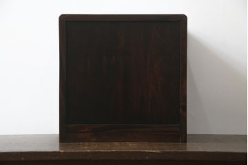 中古　美品　日光彫り　大胆にあしらわれた花の意匠が魅力的な三段小引き出し(小物収納、卓上収納)(R-068977)