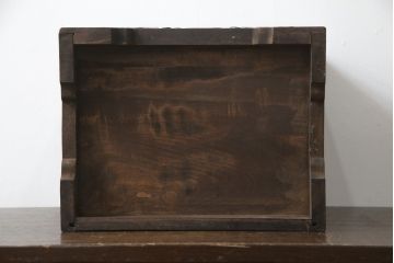 中古　美品　日光彫り　大胆にあしらわれた花の意匠が魅力的な三段小引き出し(小物収納、卓上収納)(R-068977)