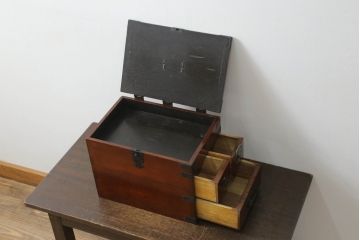和製アンティーク　美品　欅(ケヤキ)材と栗材　経年によって増した味わいが魅力的な漆塗りの硯箱(掛硯、掛け硯、小引き出し、筆箱、小物収納、印箱)(R-068978)