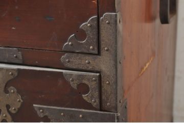 和製アンティーク 漆塗り 味わい深い佇まいが魅力の二本松箪笥ローチェスト(ローボード、時代箪笥、和タンス、衣装たんす、整理タンス、収納タンス、引き出し、テレビ台、テレビボード)(R-068999)
