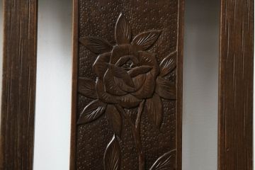 中古　伝統工芸　軽井沢彫り　和モダンな佇まいが魅力のアームチェア2脚セット(板座チェア、ダイニングチェア、椅子、イス)(R-069001)