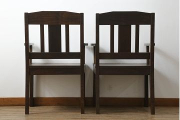 中古　伝統工芸　軽井沢彫り　和モダンな佇まいが魅力のアームチェア2脚セット(板座チェア、ダイニングチェア、椅子、イス)(R-069001)