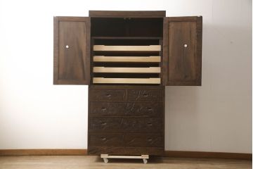 中古　美品　伝統工芸　軽井沢彫り　大胆な牡丹の彫刻が美しい衣装盆付き和タンス(衣装箪笥、引き出し、チェスト、着物箪笥、収納たんす)(R-069004)