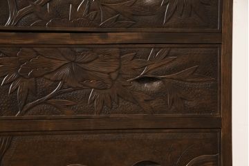 中古　美品　伝統工芸　軽井沢彫り　大胆な牡丹の彫刻が美しい衣装盆付き和タンス(衣装箪笥、引き出し、チェスト、着物箪笥、収納たんす)(R-069004)
