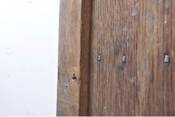アンティーク建具　栗材　ヒノキ材　裏側の鉄格子が厳格な印象を与える蔵戸1枚(引き戸、玄関戸)(R-069020)