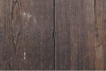 アンティーク建具　栗材　ヒノキ材　裏側の鉄格子が厳格な印象を与える蔵戸1枚(引き戸、玄関戸)(R-069020)