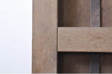 アンティーク建具　栗材　ヒノキ材　裏側の鉄格子が厳格な印象を与える蔵戸1枚(引き戸、玄関戸)(R-069020)