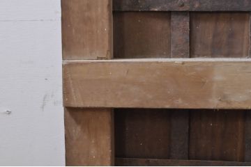 アンティーク建具　栗材　ヒノキ材　裏側の鉄格子が厳格な印象を与える蔵戸1枚(引き戸、玄関戸)(R-069020)