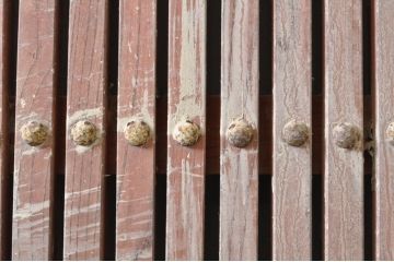 アンティーク建具　総欅(ケヤキ)材　新潟産　框組の腰板が魅力の格子蔵戸1枚(引き戸、玄関戸)(R-069021)