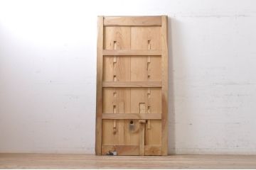 アンティーク建具　総欅(ケヤキ)材　枠欅(ケヤキ)材、板ヒノキ材　落ち着いた和の雰囲気を醸し出す蔵戸1枚(引き戸、玄関戸)(R-069023)