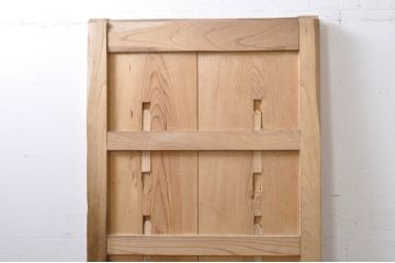 アンティーク建具　総欅(ケヤキ)材　枠欅(ケヤキ)材、板ヒノキ材　落ち着いた和の雰囲気を醸し出す蔵戸1枚(引き戸、玄関戸)(R-069023)