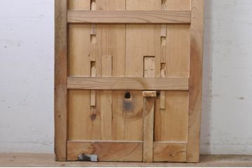 アンティーク建具　総欅(ケヤキ)材　枠欅(ケヤキ)材、板ヒノキ材　落ち着いた和の雰囲気を醸し出す蔵戸1枚(引き戸、玄関戸)(R-069023)