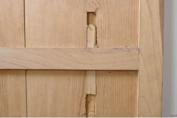 アンティーク建具　総欅(ケヤキ)材　枠欅(ケヤキ)材、板ヒノキ材　落ち着いた和の雰囲気を醸し出す蔵戸1枚(引き戸、玄関戸)(R-069023)