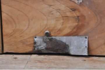 アンティーク建具　総欅(ケヤキ)材　枠欅(ケヤキ)材、板ヒノキ材　落ち着いた和の雰囲気を醸し出す蔵戸1枚(引き戸、玄関戸)(R-069023)